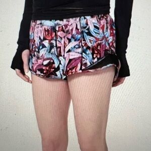 Lululemon Hotty Hot Lush Lillies Multi Black size 2